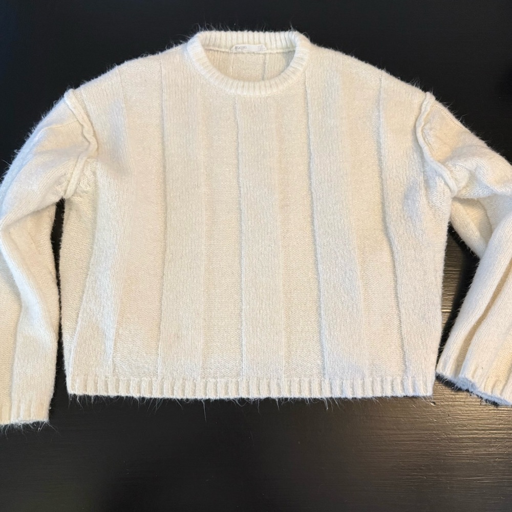 Elodie Soft Cream Crew Neck Sweater‎